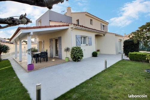 Villa luxe, avec jardin, piscine privée, proche de la mer