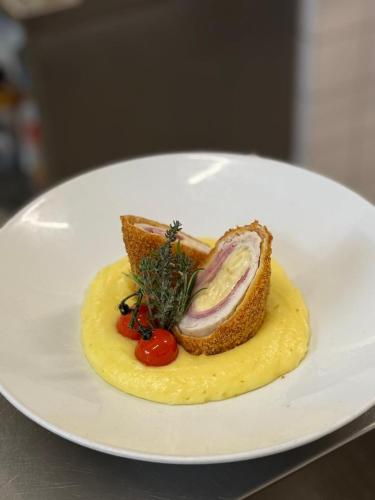 ホテルの敷地内または近くでの食事または食べ物