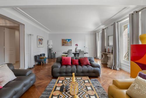 Luxury 5-Bed Residence - Opposite the Eiffel Tower - Located on Avenue Kléber