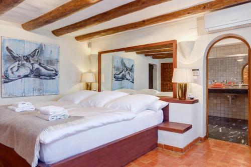a bedroom with a large white bed in a room at Villa Mistral Montiboli by Buccara in Villajoyosa