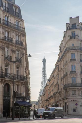 Luxury 5-Bed Residence - Opposite the Eiffel Tower - Located on Avenue Kléber
