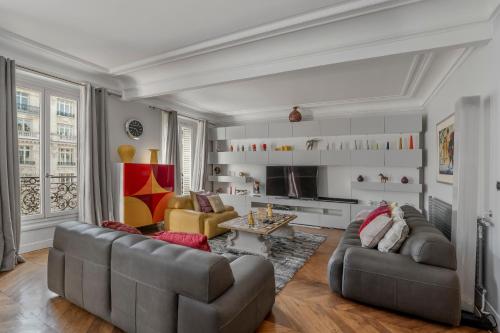 Luxury 5-Bed Residence - Opposite the Eiffel Tower - Located on Avenue Kléber