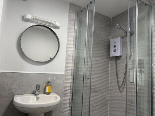 Koupelna v ubytování Pebbles - Lyme Regis