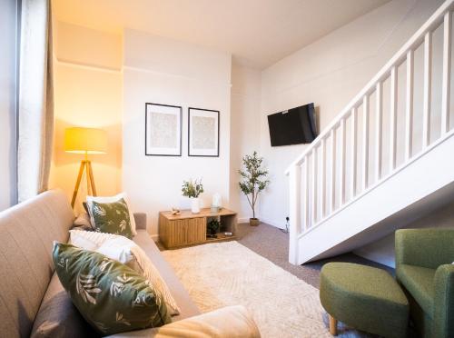 Χώρος καθιστικού στο Gloucester Apartments x 3 FREE Parking & short walk to the University & Hospital