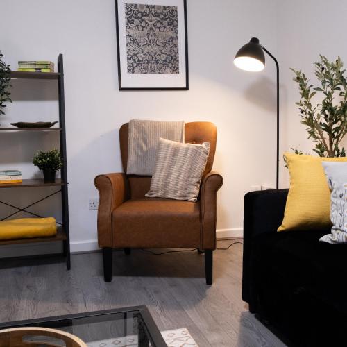 Χώρος καθιστικού στο Gloucester Apartments x 3 FREE Parking & short walk to the University & Hospital