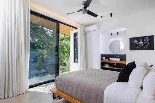 Villa Nof Yam - Luxury Ocean View, Santa Teresaにあるベッド