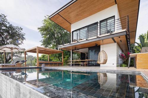 Villa Nof Yam - Luxury Ocean View, Santa Teresaの敷地内または近くにあるプール