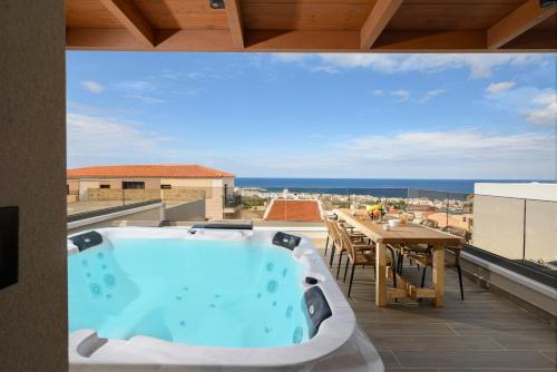 Villa Nicole - Private Pool & Rooftop Jacuzzi