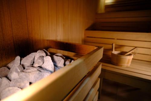 a sauna with a bed in a wooden box at WR SPORT HOTEL & SPA - Centrum Sportu i Rozrywki in Rzeszów