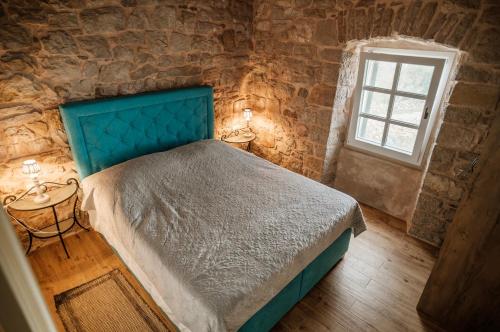 Ένα ή περισσότερα κρεβάτια σε δωμάτιο στο Bliss Stone House in Hvar with private padel court