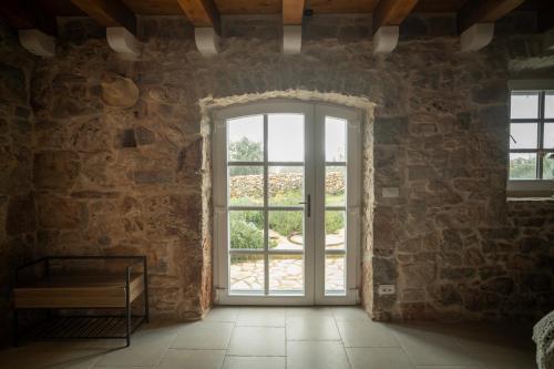 Χώρος καθιστικού στο Bliss Stone House in Hvar with private padel court