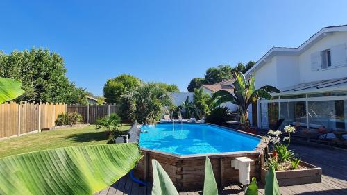 Photo de la galerie de l'établissement air-conditioned house 3 stars, with pool and jacuzzi, à Lège-Cap-Ferret
