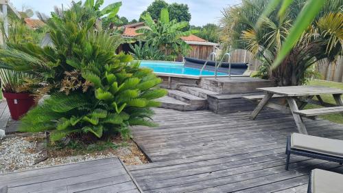 Photo de la galerie de l'établissement air-conditioned house 3 stars, with pool and jacuzzi, à Lège-Cap-Ferret
