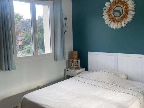 Postel nebo postele na pokoji v ubytování Villa 6 personnes avec climatisation - FR-1-768-115