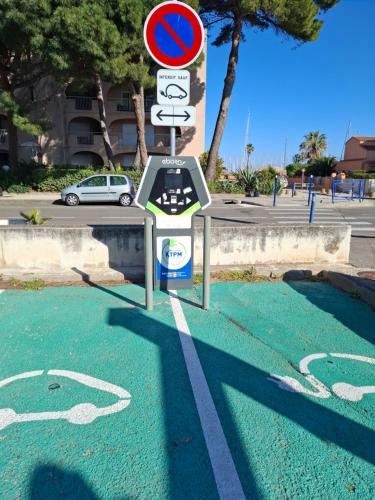 イエールにあるles îles d'or au port de Hyères grand studio climatiséのギャラリーの写真