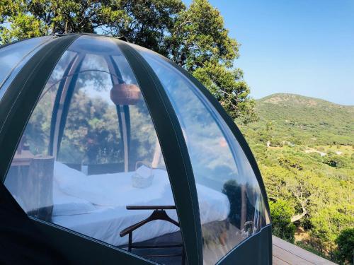Nespecifikovaný výhled na hory nebo výhled na hory při pohledu z luxury tent