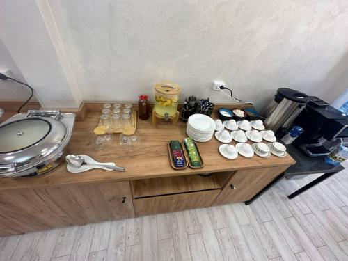 Příslušenství pro přípravu čaje a kávy v ubytování Kerben Hotel