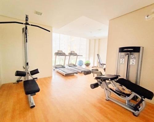 Γυμναστήριο ή/και όργανα γυμναστικής στο 2BR Fully Furnished at 8 Spatial Condominium