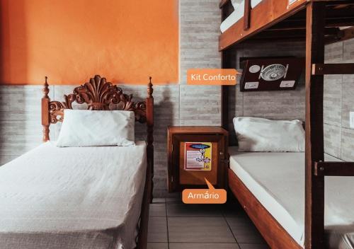 two bunk beds in a room with at Maresias Hostel & Suites in Maresias