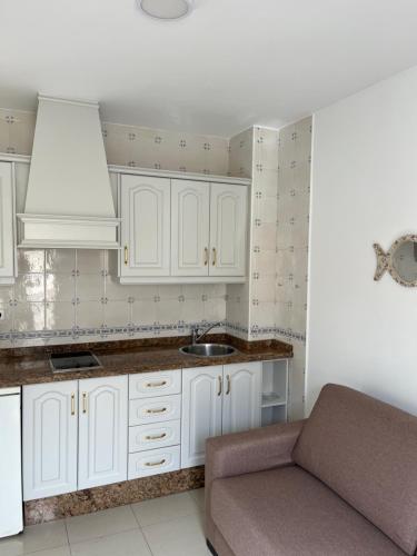 Kuchyň nebo kuchyňský kout v ubytování Apartamentos La Proa