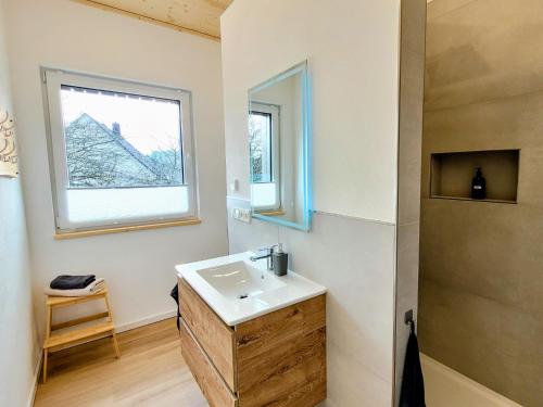 Ένα μπάνιο στο Ferienwohnung Traumpanorama im HerberHaus Hunsrück