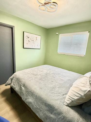 Katil atau katil-katil dalam bilik di Delightful 3 Bedroom Home