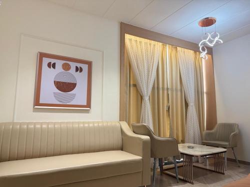 Zona de estar de Hotel Pruthvi Executive, Pune