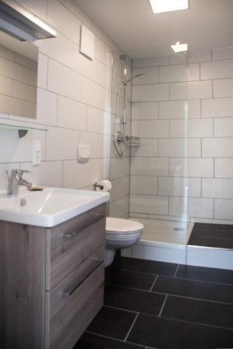 Bilik mandi di Apartment 11