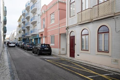 Red Door Flat by Trip2Portugal