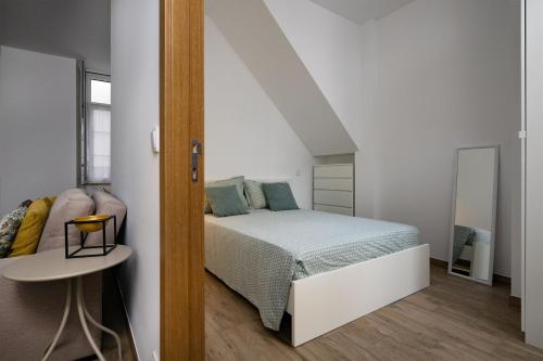 Red Door Flat by Trip2Portugal