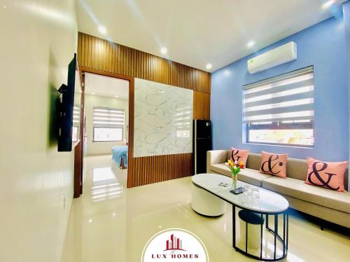 Posezení v ubytování The LuxHomes Apartment ᵀᴹ I SAKURA Hotel - 193 Văn Cao