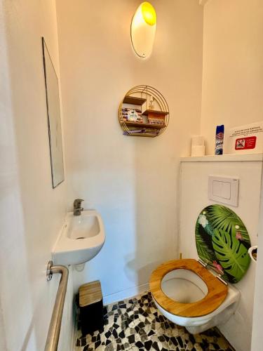 a bathroom with a toilet and a sink at Auberge de jeunesse El Poyito Kite & Surf Camp in Sainte-Anne