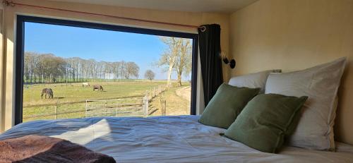 Katil atau katil-katil dalam bilik di Tiny House Le Haras en Baie de Somme