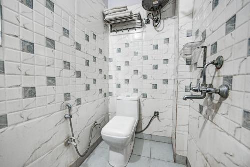Koupelna v ubytování Royal Spark Inn1 - Medicity Gurugram, Near Medanta Hospital