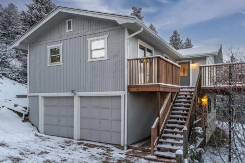 Gallery image of Mountain Top Getaway With A Hot Tub in Morrison