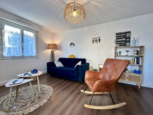 a living room with a blue couch and a chair at 1001 - Appartement T3 au cœur de Pléneuf-Val-André in Pléneuf-Val-André