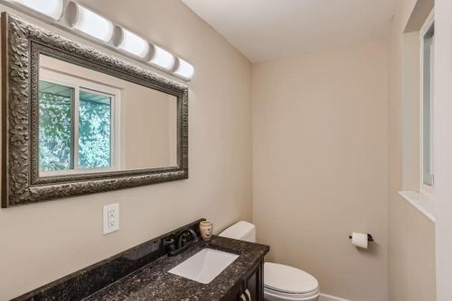 Koupelna v ubytování Pet Friendly 3 Bedroom Near to Red Rocks And Belmar In Denver