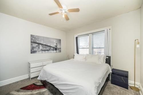 Katil atau katil-katil dalam bilik di Cozy 2BR St. Louis Convenient Loc. Near Downtown
