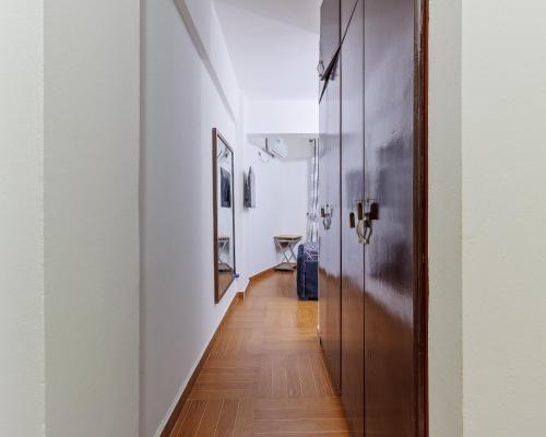 a hallway with a wooden floor and a door at Best Lifestyle Home hippodrome in Yaoundé