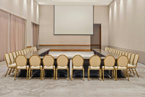 a conference room with a table and chairs at Barranquilla Marriott Hotel in Barranquilla
