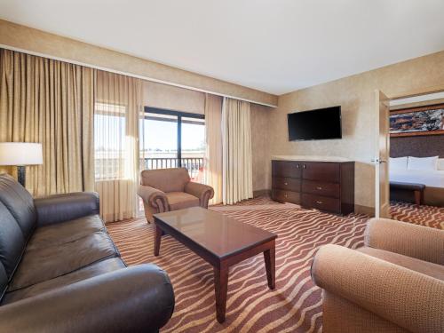 a living room with a couch and a room with a bed at Holiday Inn Resort The Squire at Grand Canyon by IHG in Tusayan