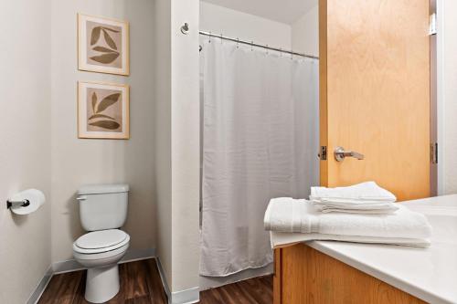 Ένα μπάνιο στο The Hazel Free parking, Gym, Fast WIFI, Central