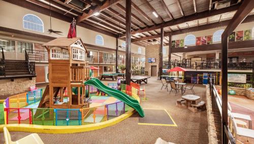 a play area with a slide in a library at Pearl on the Concho in San Angelo
