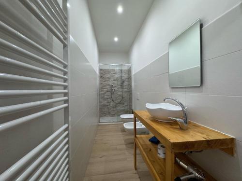 a bathroom with a sink and a toilet at Riva Lago Residence in Lorica
