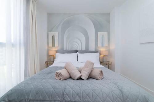 a bedroom with a bed with two towels on it at Aurora Stays by Charming - Parking cubierto gratis in Madrid
