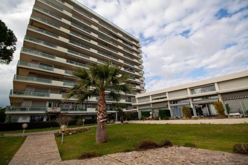 Luxury 1 Bed Apt Seafront Escape in Cannes
