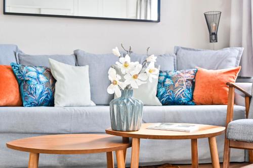 a vase of flowers on a table in a living room at Newly renovated 2-3 bed Flat in Fulham by the Thames in London