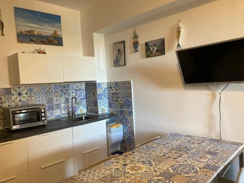 Η κουζίνα ή μικρή κουζίνα στο Appartamento fronte mare Taormina - relax e posizione top