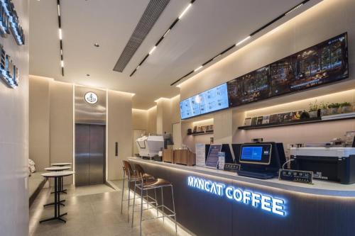 Captain 5 Youth Hotel-Shanghai Laoshan Road Branchにあるコーヒーまたはお茶
