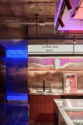 Captain 5 Youth Hotel-Shanghai Laoshan Road Branchにあるキッチンまたは簡易キッチン